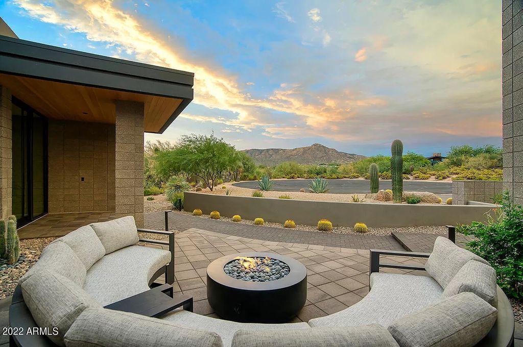 The Scottsdale Home, a contemporary property in Desert Mountain completed in 2020 by Blackstone Homes with interiors done by Ownby Design is now available for sale. This home located at 40050 N 107th St, Scottsdale, Arizona
