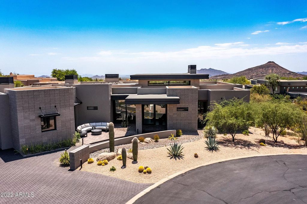 The Scottsdale Home, a contemporary property in Desert Mountain completed in 2020 by Blackstone Homes with interiors done by Ownby Design is now available for sale. This home located at 40050 N 107th St, Scottsdale, Arizona