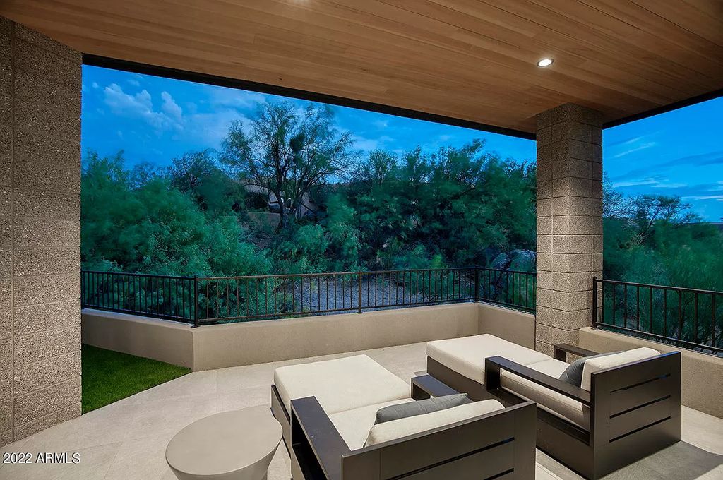 The Scottsdale Home, a contemporary property in Desert Mountain completed in 2020 by Blackstone Homes with interiors done by Ownby Design is now available for sale. This home located at 40050 N 107th St, Scottsdale, Arizona