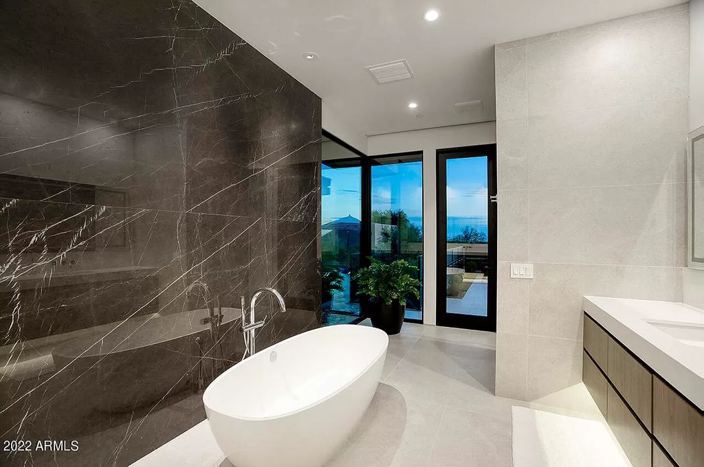 The Scottsdale Home, a contemporary property in Desert Mountain completed in 2020 by Blackstone Homes with interiors done by Ownby Design is now available for sale. This home located at 40050 N 107th St, Scottsdale, Arizona