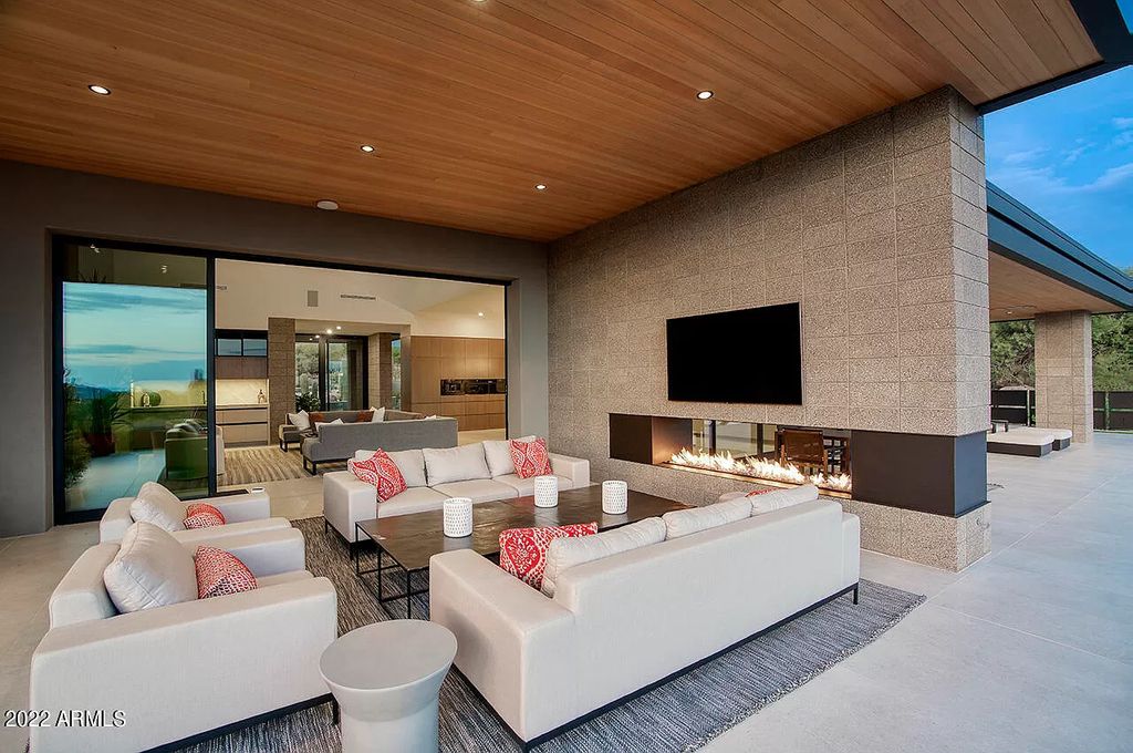 The Scottsdale Home, a contemporary property in Desert Mountain completed in 2020 by Blackstone Homes with interiors done by Ownby Design is now available for sale. This home located at 40050 N 107th St, Scottsdale, Arizona