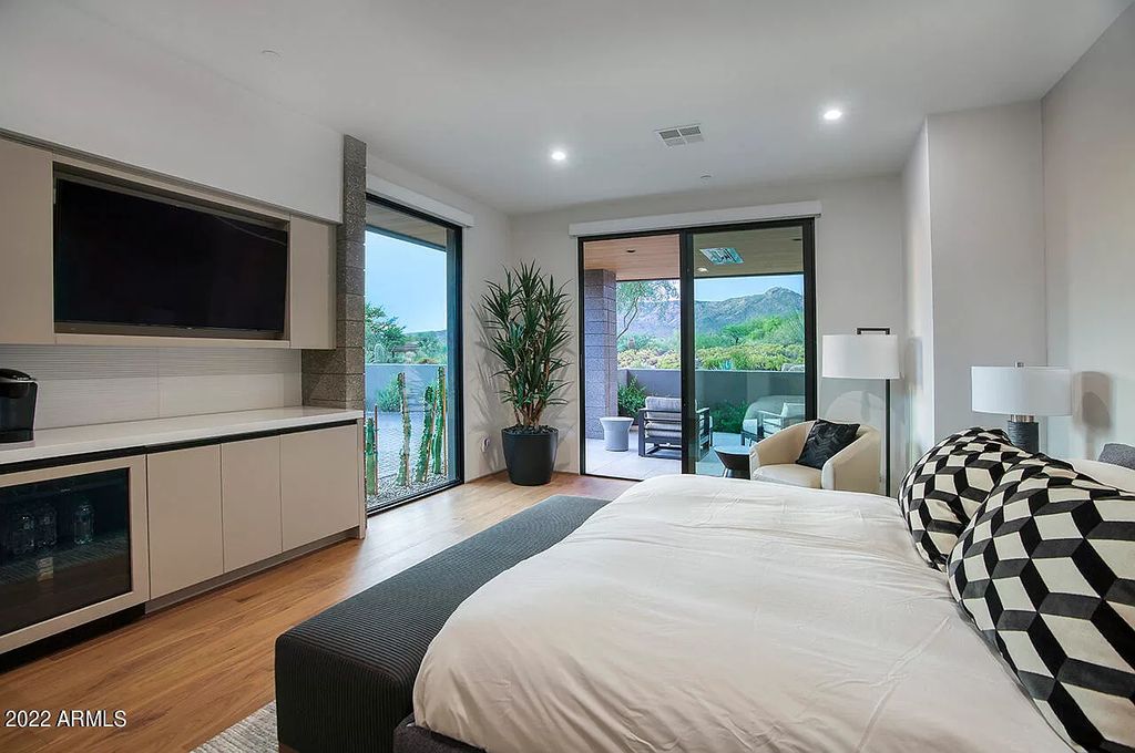 The Scottsdale Home, a contemporary property in Desert Mountain completed in 2020 by Blackstone Homes with interiors done by Ownby Design is now available for sale. This home located at 40050 N 107th St, Scottsdale, Arizona