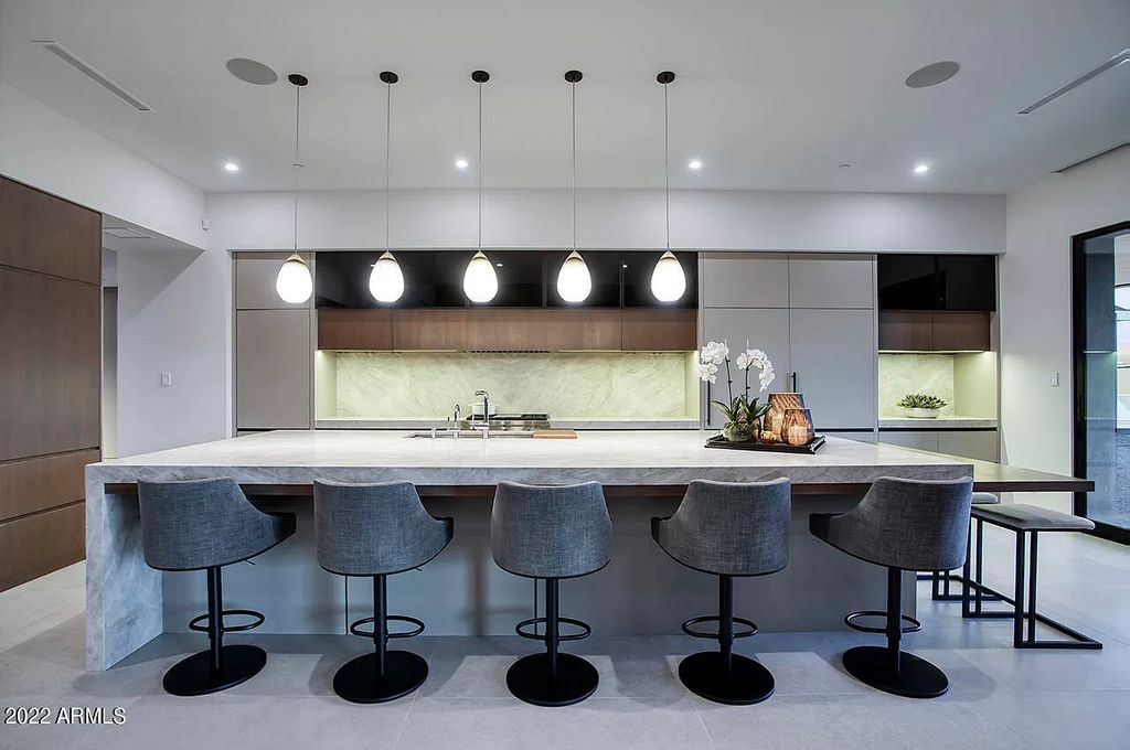 The Scottsdale Home, a contemporary property in Desert Mountain completed in 2020 by Blackstone Homes with interiors done by Ownby Design is now available for sale. This home located at 40050 N 107th St, Scottsdale, Arizona