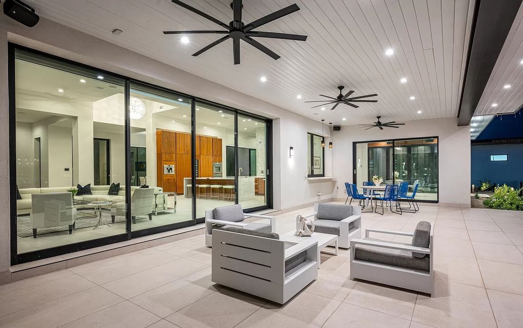 The Home in Phoenix, a magnificent custom remodel home built by Avomos with the lavish backyard entertainment grounds including a cabana and multiple sitting areas is now available for sale. This home located at 4951 E Rockridge Rd, Phoenix, Arizona
