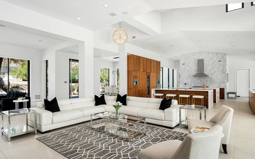 The Home in Phoenix, a magnificent custom remodel home built by Avomos with the lavish backyard entertainment grounds including a cabana and multiple sitting areas is now available for sale. This home located at 4951 E Rockridge Rd, Phoenix, Arizona