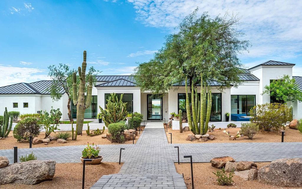 The Home in Phoenix, a magnificent custom remodel home built by Avomos with the lavish backyard entertainment grounds including a cabana and multiple sitting areas is now available for sale. This home located at 4951 E Rockridge Rd, Phoenix, Arizona