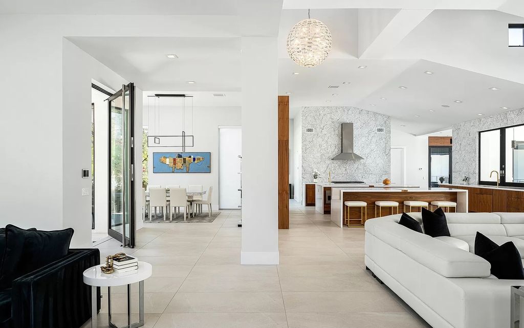 The Home in Phoenix, a magnificent custom remodel home built by Avomos with the lavish backyard entertainment grounds including a cabana and multiple sitting areas is now available for sale. This home located at 4951 E Rockridge Rd, Phoenix, Arizona