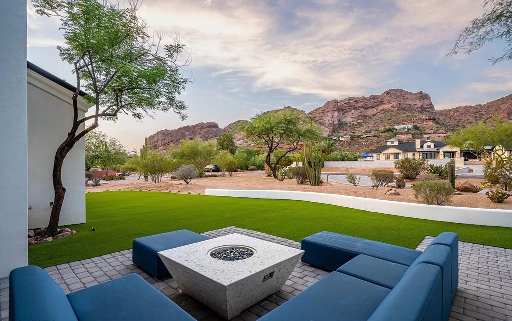 The Home in Phoenix, a magnificent custom remodel home built by Avomos with the lavish backyard entertainment grounds including a cabana and multiple sitting areas is now available for sale. This home located at 4951 E Rockridge Rd, Phoenix, Arizona