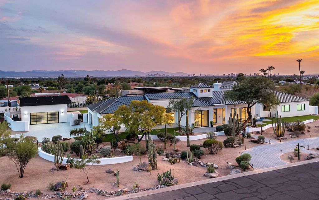 The Home in Phoenix, a magnificent custom remodel home built by Avomos with the lavish backyard entertainment grounds including a cabana and multiple sitting areas is now available for sale. This home located at 4951 E Rockridge Rd, Phoenix, Arizona