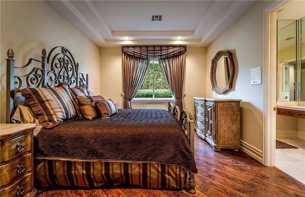 The Home in Henderson, an elegant Terracina estate with classic finishes in a prestigious guard-gated community offers panoramic mountain, sprawling golf course, city, and Strip views is now available for sale. This home located at 2608 Ragusa Ct, Henderson, Nevada