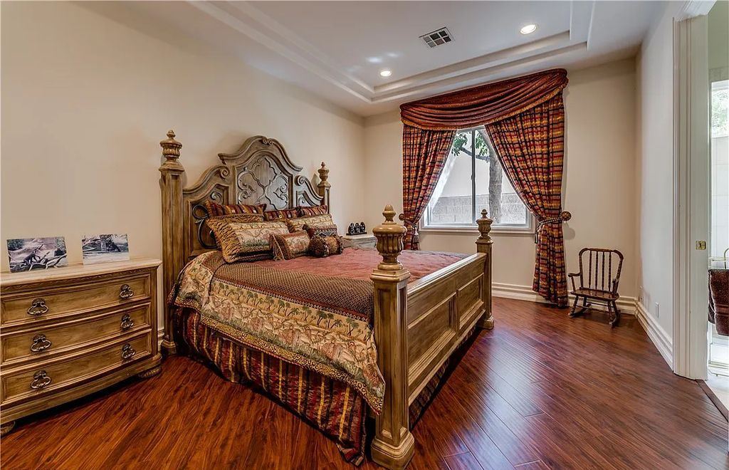 The Home in Henderson, an elegant Terracina estate with classic finishes in a prestigious guard-gated community offers panoramic mountain, sprawling golf course, city, and Strip views is now available for sale. This home located at 2608 Ragusa Ct, Henderson, Nevada