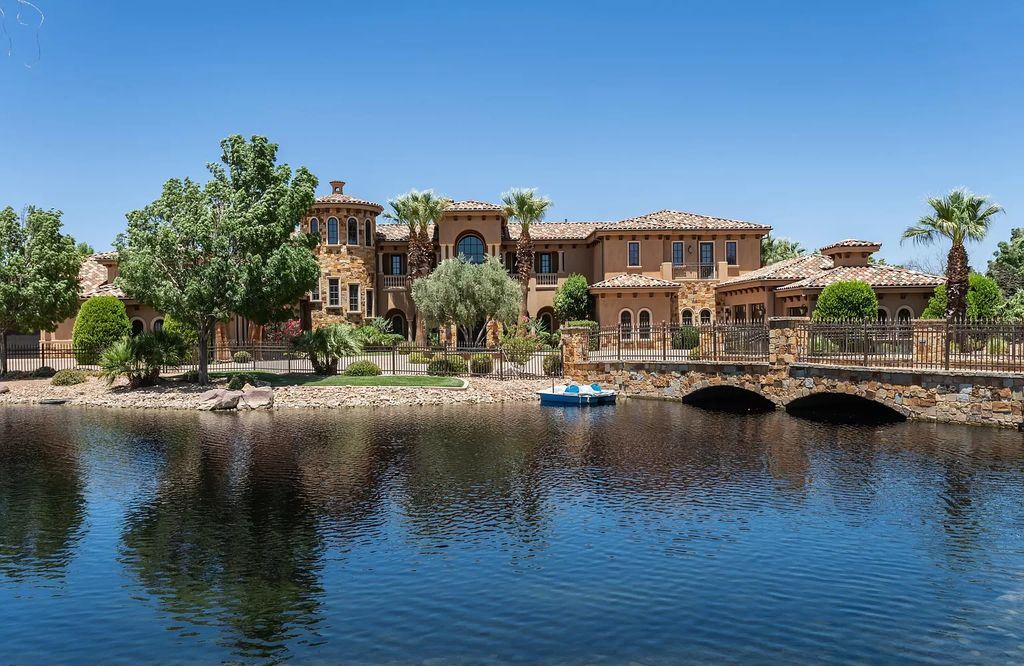 The Estate in Washington, a luxurious home with over 0.5 acre pond plenty of space for parking offering resort style pool, full sports court, theatre room, indoor gym, full bar, pavillion & indoor basketball court and  is now available for sale. This home located at 90 W Triple Crown Ln, Washington, Utah