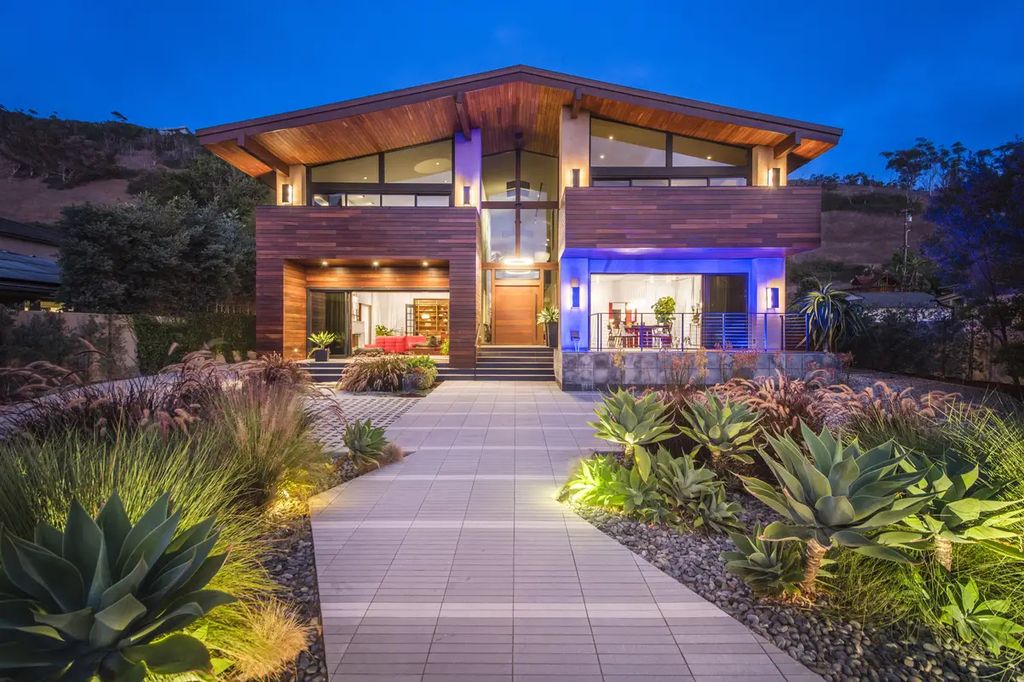 The Home in Palos Verdes Estate, an extraordinary custom estate with an expansive eco-friendly motor court and uniquely designed accents offering spectacular views of Santa Monica bay is now available for sale. This home located at 1328 Palos Verdes Dr W, Palos Verdes Peninsula, California offers 7 bedrooms and 8 bathrooms with over 8,000 square feet of living spaces.