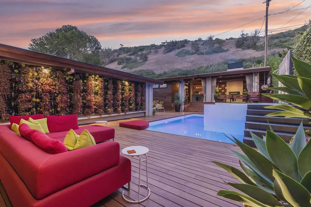 The Home in Palos Verdes Estate, an extraordinary custom estate with an expansive eco-friendly motor court and uniquely designed accents offering spectacular views of Santa Monica bay is now available for sale. This home located at 1328 Palos Verdes Dr W, Palos Verdes Peninsula, California offers 7 bedrooms and 8 bathrooms with over 8,000 square feet of living spaces.
