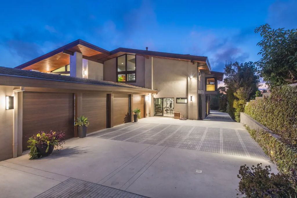 The Home in Palos Verdes Estate, an extraordinary custom estate with an expansive eco-friendly motor court and uniquely designed accents offering spectacular views of Santa Monica bay is now available for sale. This home located at 1328 Palos Verdes Dr W, Palos Verdes Peninsula, California offers 7 bedrooms and 8 bathrooms with over 8,000 square feet of living spaces.