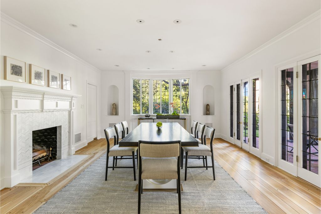 The Estate in Pacific Palisades, a newly renovated home on a double lot comprised of nearly 1.4 acres with park-like grounds that include an incredible pool and spa, cabana, guest house, expansive yard and tennis court is now available for sale. This home located at 1575 Capri Dr, Pacific Palisades, California
