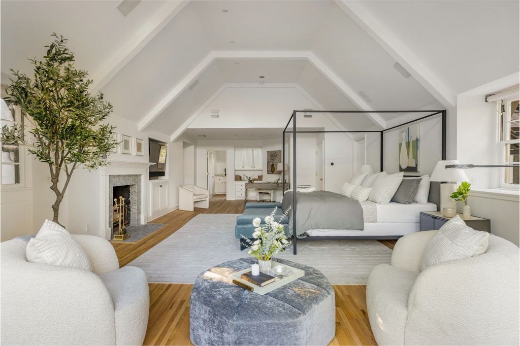 The Estate in Pacific Palisades, a newly renovated home on a double lot comprised of nearly 1.4 acres with park-like grounds that include an incredible pool and spa, cabana, guest house, expansive yard and tennis court is now available for sale. This home located at 1575 Capri Dr, Pacific Palisades, California
