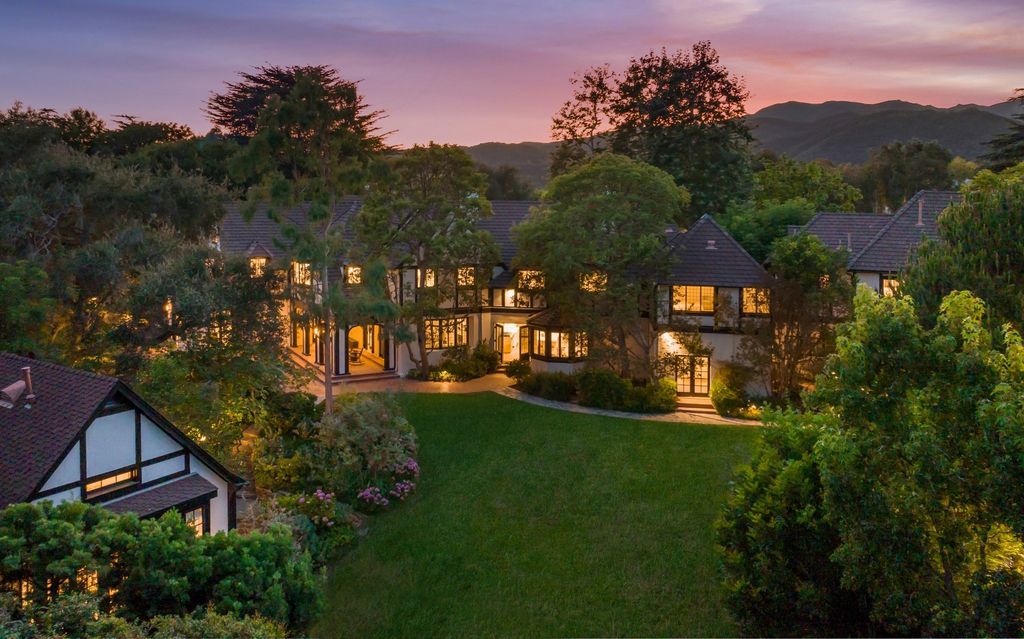 The Estate in Pacific Palisades, a newly renovated home on a double lot comprised of nearly 1.4 acres with park-like grounds that include an incredible pool and spa, cabana, guest house, expansive yard and tennis court is now available for sale. This home located at 1575 Capri Dr, Pacific Palisades, California