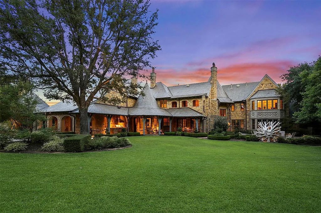 The Home in Westlake, a beautifully appointed Paul Kramer home boasts both impressive architectural and designer details including a dramatic mahogany rotunda, meticulous gardens, lovely sculptures, elegant circular breakfast nook and multiple outdoor areas perfect for entertaining is now available for sale. This home located at 2006 Navasota Cv, Westlake, Texas