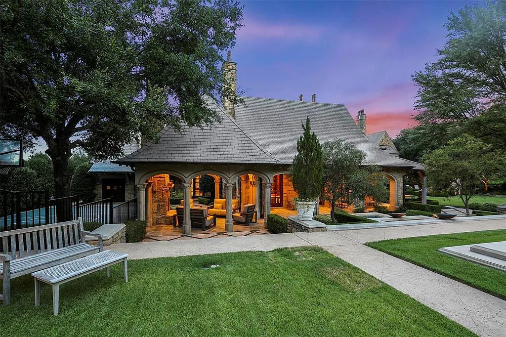 The Home in Westlake, a beautifully appointed Paul Kramer home boasts both impressive architectural and designer details including a dramatic mahogany rotunda, meticulous gardens, lovely sculptures, elegant circular breakfast nook and multiple outdoor areas perfect for entertaining is now available for sale. This home located at 2006 Navasota Cv, Westlake, Texas
