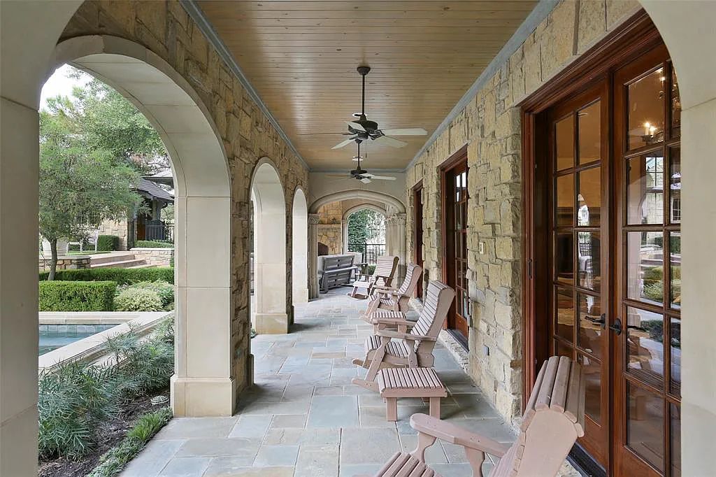 The Home in Westlake, a beautifully appointed Paul Kramer home boasts both impressive architectural and designer details including a dramatic mahogany rotunda, meticulous gardens, lovely sculptures, elegant circular breakfast nook and multiple outdoor areas perfect for entertaining is now available for sale. This home located at 2006 Navasota Cv, Westlake, Texas