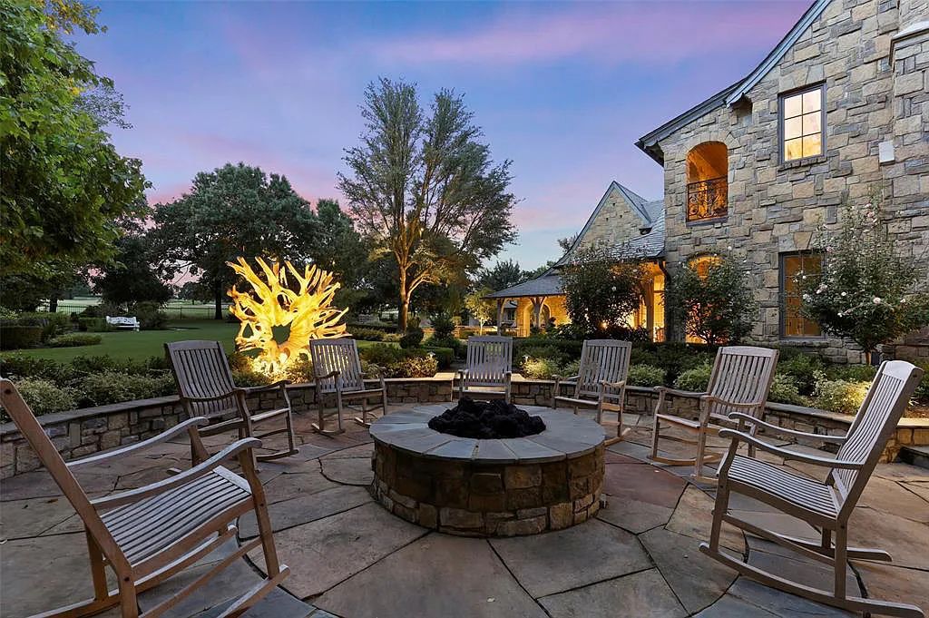 The Home in Westlake, a beautifully appointed Paul Kramer home boasts both impressive architectural and designer details including a dramatic mahogany rotunda, meticulous gardens, lovely sculptures, elegant circular breakfast nook and multiple outdoor areas perfect for entertaining is now available for sale. This home located at 2006 Navasota Cv, Westlake, Texas
