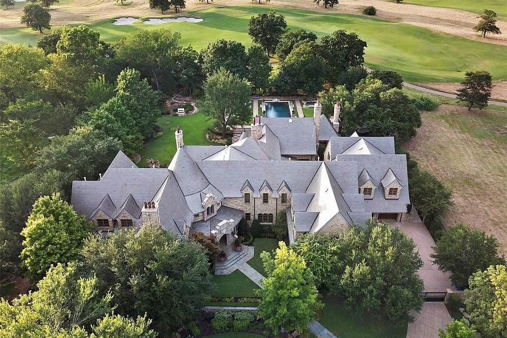 The Home in Westlake, a beautifully appointed Paul Kramer home boasts both impressive architectural and designer details including a dramatic mahogany rotunda, meticulous gardens, lovely sculptures, elegant circular breakfast nook and multiple outdoor areas perfect for entertaining is now available for sale. This home located at 2006 Navasota Cv, Westlake, Texas