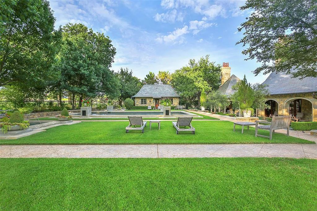 The Home in Westlake, a beautifully appointed Paul Kramer home boasts both impressive architectural and designer details including a dramatic mahogany rotunda, meticulous gardens, lovely sculptures, elegant circular breakfast nook and multiple outdoor areas perfect for entertaining is now available for sale. This home located at 2006 Navasota Cv, Westlake, Texas