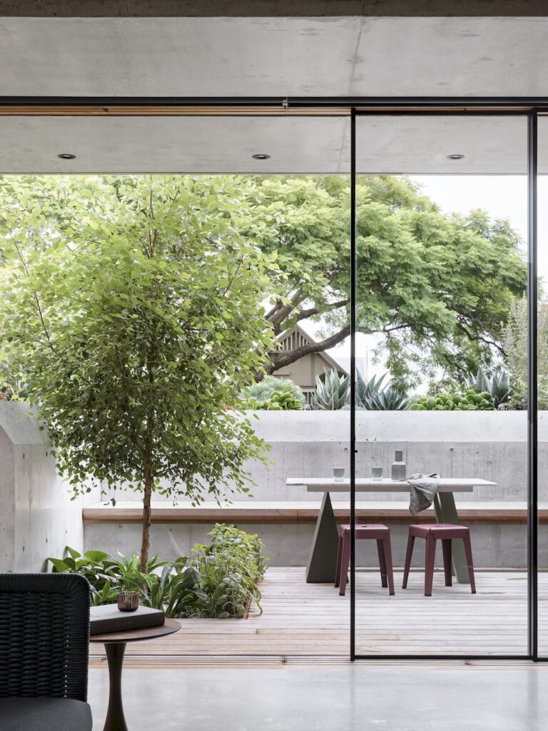 Birch Tree House an impressive single story frontage by HE Architects 6 1
