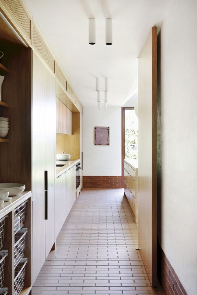 Bona Vista House with a Warm and Cozy Spaces by Architect Prineas 16