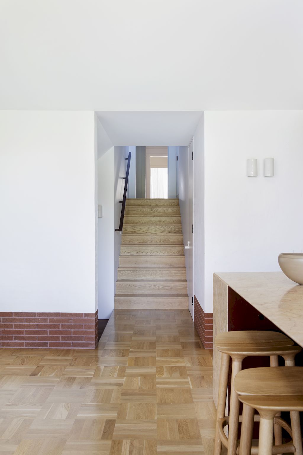 Bona Vista House with a Warm and Cozy Spaces by Architect Prineas 18