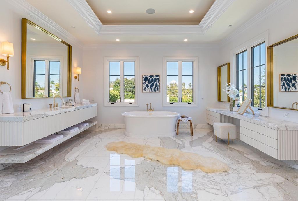 The Estate in Beverly Hills, a brand new architectural triumph combines classic opulence and the modern feel of today with its exquisite features and luxurious quality finishes is now available for sale. This home located at 802 Foothill Rd, Beverly Hills, California