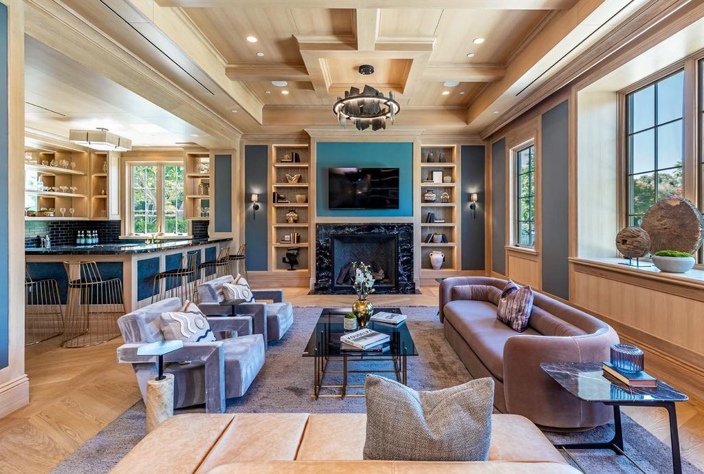 The Estate in Beverly Hills, a brand new architectural triumph combines classic opulence and the modern feel of today with its exquisite features and luxurious quality finishes is now available for sale. This home located at 802 Foothill Rd, Beverly Hills, California