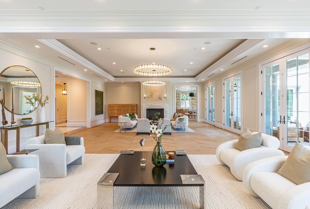 The Estate in Beverly Hills, a brand new architectural triumph combines classic opulence and the modern feel of today with its exquisite features and luxurious quality finishes is now available for sale. This home located at 802 Foothill Rd, Beverly Hills, California