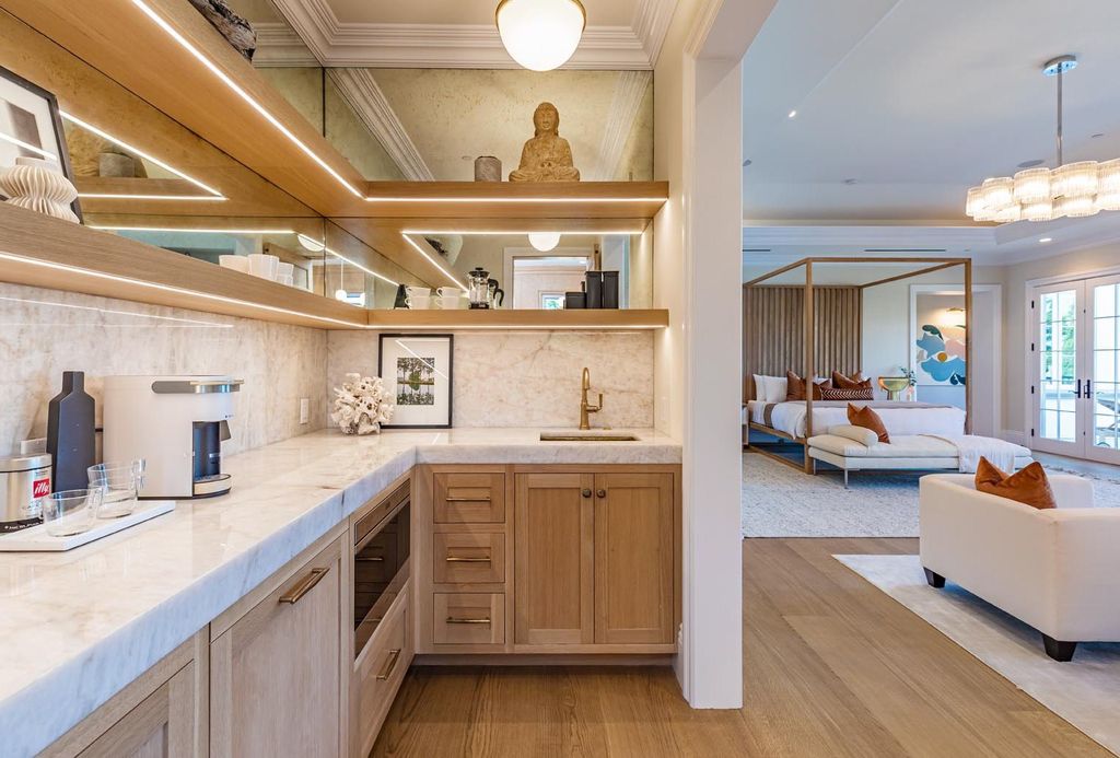 The Estate in Beverly Hills, a brand new architectural triumph combines classic opulence and the modern feel of today with its exquisite features and luxurious quality finishes is now available for sale. This home located at 802 Foothill Rd, Beverly Hills, California