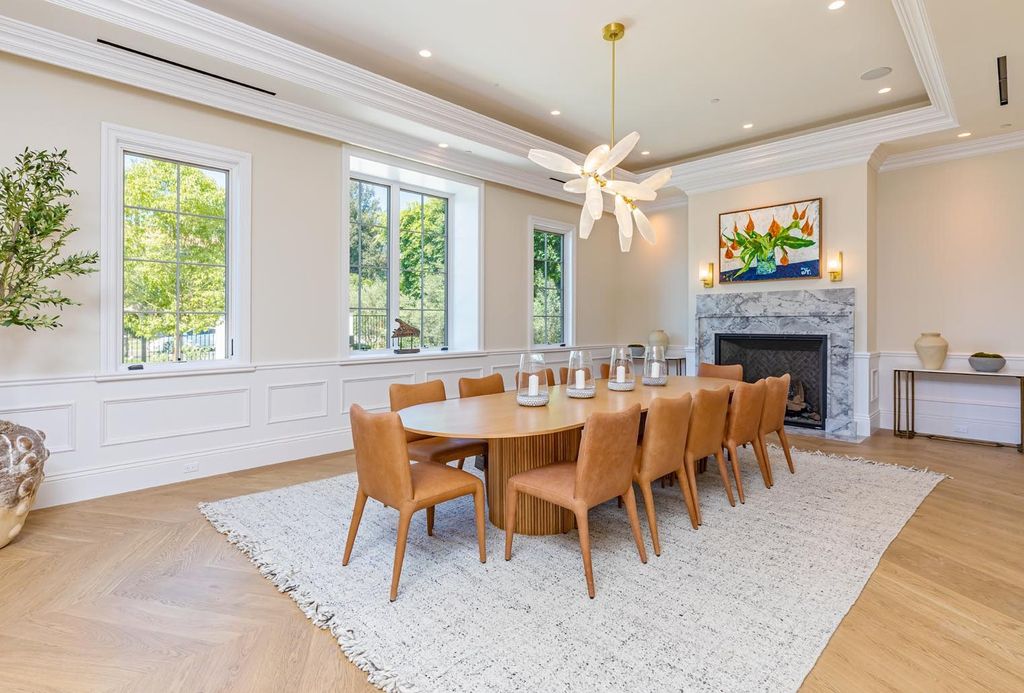 The Estate in Beverly Hills, a brand new architectural triumph combines classic opulence and the modern feel of today with its exquisite features and luxurious quality finishes is now available for sale. This home located at 802 Foothill Rd, Beverly Hills, California