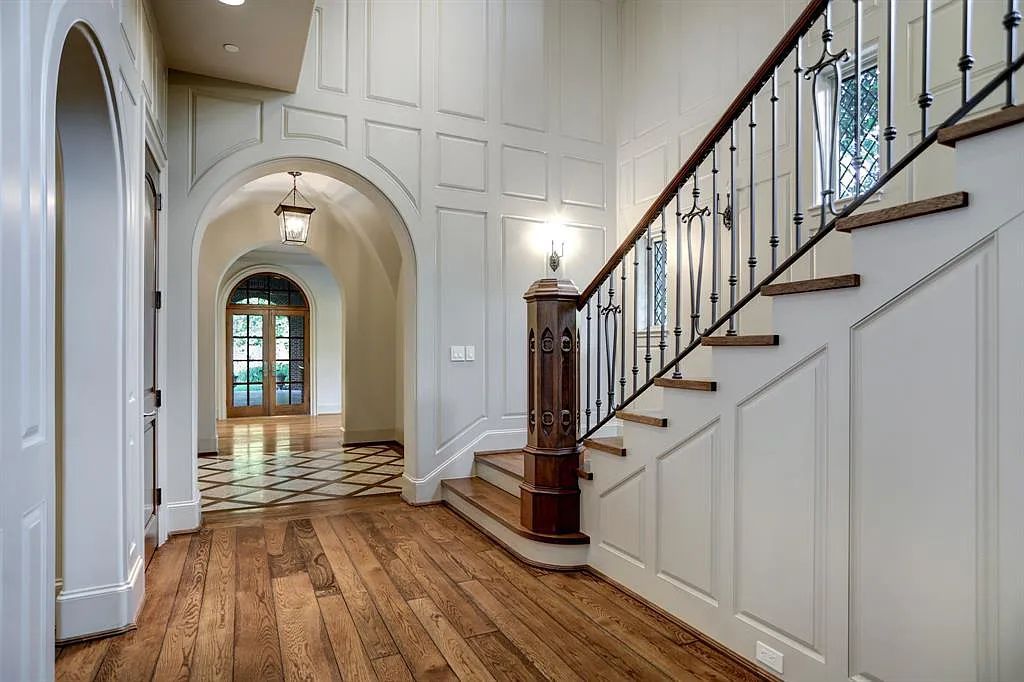 The Estate in Houston, a breathtaking home has loads of curb appeal with meticulously maintained grounds, elegant sconces, and stunning red brick, captivating backyard perfect for entertaining is now available for sale. This home located at 11320 Green Vale Dr, Houston, Texas