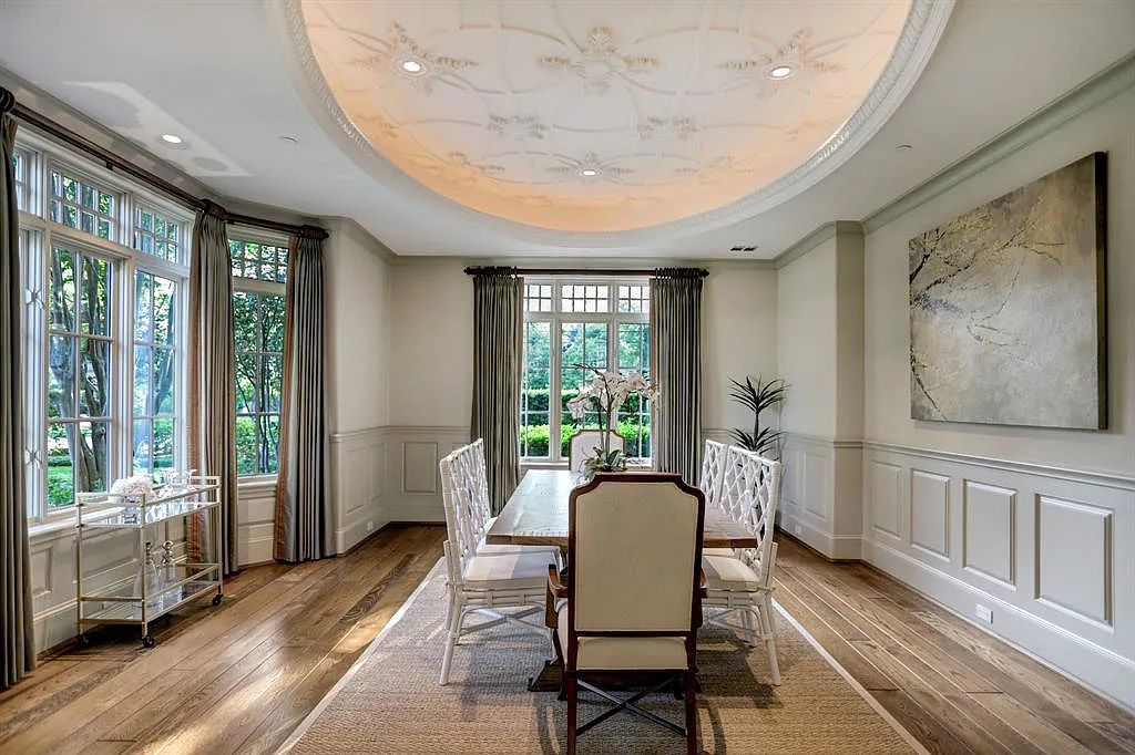 The Estate in Houston, a breathtaking home has loads of curb appeal with meticulously maintained grounds, elegant sconces, and stunning red brick, captivating backyard perfect for entertaining is now available for sale. This home located at 11320 Green Vale Dr, Houston, Texas