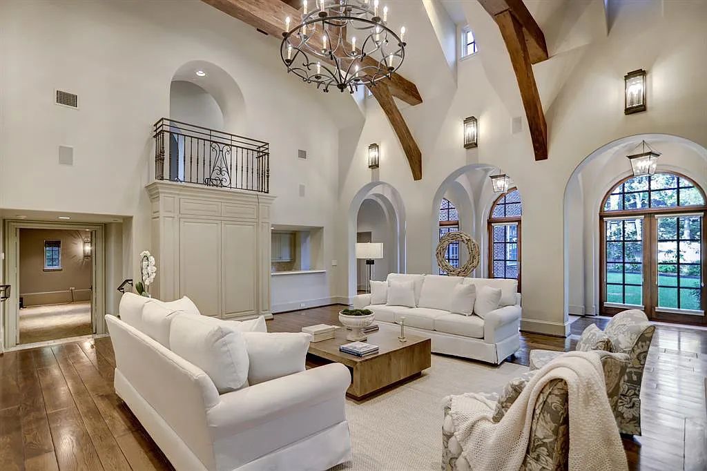 The Estate in Houston, a breathtaking home has loads of curb appeal with meticulously maintained grounds, elegant sconces, and stunning red brick, captivating backyard perfect for entertaining is now available for sale. This home located at 11320 Green Vale Dr, Houston, Texas