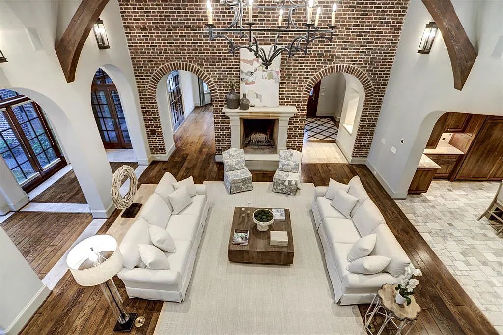 The Estate in Houston, a breathtaking home has loads of curb appeal with meticulously maintained grounds, elegant sconces, and stunning red brick, captivating backyard perfect for entertaining is now available for sale. This home located at 11320 Green Vale Dr, Houston, Texas