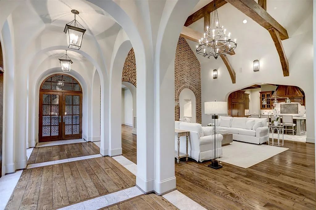 The Estate in Houston, a breathtaking home has loads of curb appeal with meticulously maintained grounds, elegant sconces, and stunning red brick, captivating backyard perfect for entertaining is now available for sale. This home located at 11320 Green Vale Dr, Houston, Texas