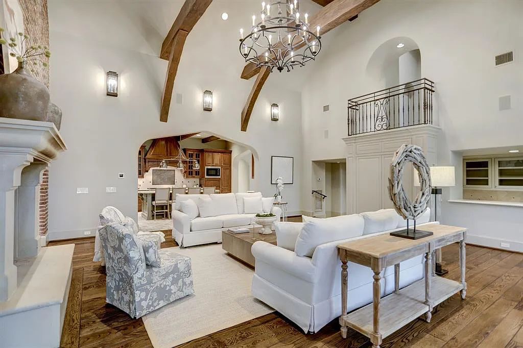 The Estate in Houston, a breathtaking home has loads of curb appeal with meticulously maintained grounds, elegant sconces, and stunning red brick, captivating backyard perfect for entertaining is now available for sale. This home located at 11320 Green Vale Dr, Houston, Texas