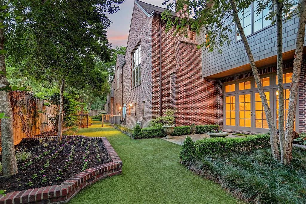 The Estate in Houston, a breathtaking home has loads of curb appeal with meticulously maintained grounds, elegant sconces, and stunning red brick, captivating backyard perfect for entertaining is now available for sale. This home located at 11320 Green Vale Dr, Houston, Texas