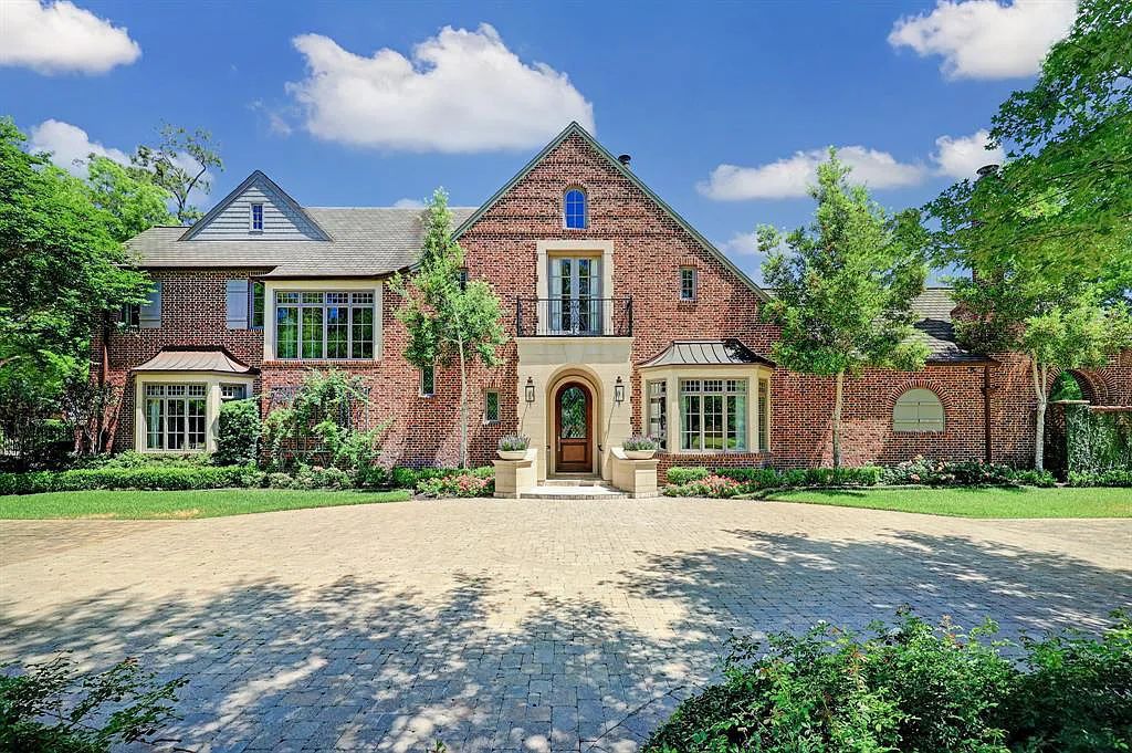 The Estate in Houston, a breathtaking home has loads of curb appeal with meticulously maintained grounds, elegant sconces, and stunning red brick, captivating backyard perfect for entertaining is now available for sale. This home located at 11320 Green Vale Dr, Houston, Texas