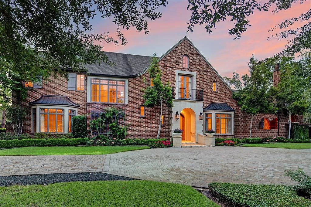 The Estate in Houston, a breathtaking home has loads of curb appeal with meticulously maintained grounds, elegant sconces, and stunning red brick, captivating backyard perfect for entertaining is now available for sale. This home located at 11320 Green Vale Dr, Houston, Texas