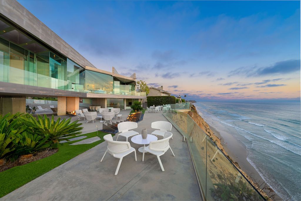 The Crescent House in Encinitas, a trophy property perched on a promontory with explosive panoramic ocean views boasting an ideal combination of the ultimate luxury living with impeccable paramount location quality is now available for sale. This home located at 532 Neptune Ave, Encinitas, California