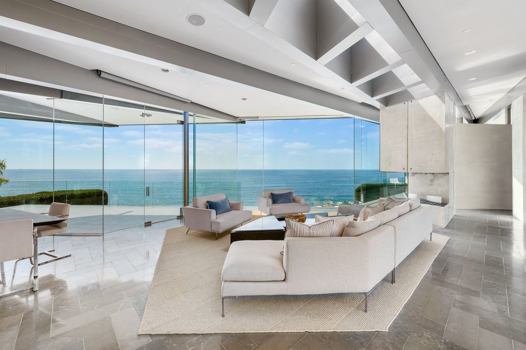 The Crescent House in Encinitas, a trophy property perched on a promontory with explosive panoramic ocean views boasting an ideal combination of the ultimate luxury living with impeccable paramount location quality is now available for sale. This home located at 532 Neptune Ave, Encinitas, California