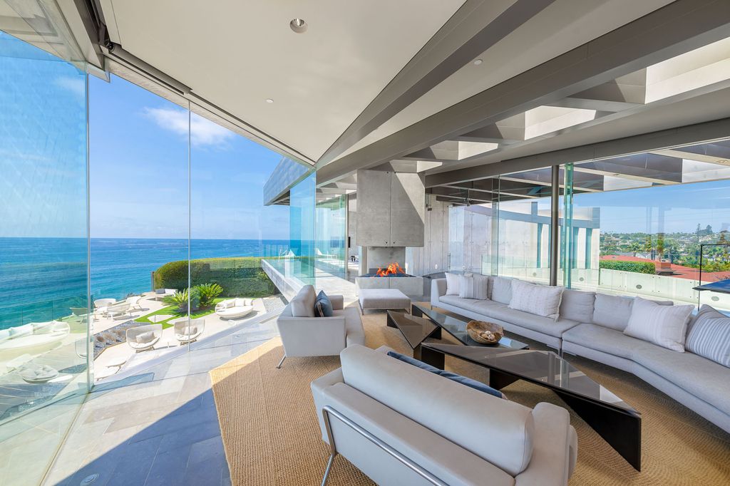 The Crescent House in Encinitas, a trophy property perched on a promontory with explosive panoramic ocean views boasting an ideal combination of the ultimate luxury living with impeccable paramount location quality is now available for sale. This home located at 532 Neptune Ave, Encinitas, California