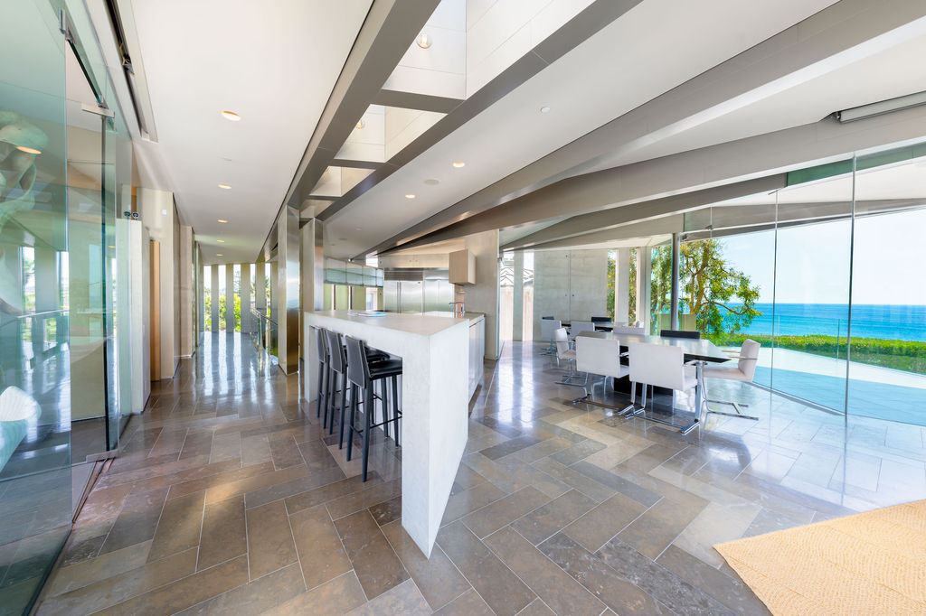 The Crescent House in Encinitas, a trophy property perched on a promontory with explosive panoramic ocean views boasting an ideal combination of the ultimate luxury living with impeccable paramount location quality is now available for sale. This home located at 532 Neptune Ave, Encinitas, California