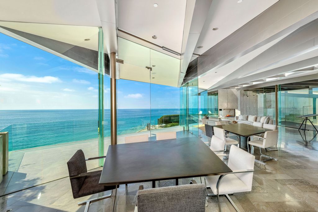 The Crescent House in Encinitas, a trophy property perched on a promontory with explosive panoramic ocean views boasting an ideal combination of the ultimate luxury living with impeccable paramount location quality is now available for sale. This home located at 532 Neptune Ave, Encinitas, California